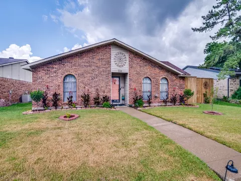 5536 Squires Dr, The Colony, TX 75056