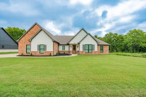 725 Clubview Dr, Kemp, TX 75143