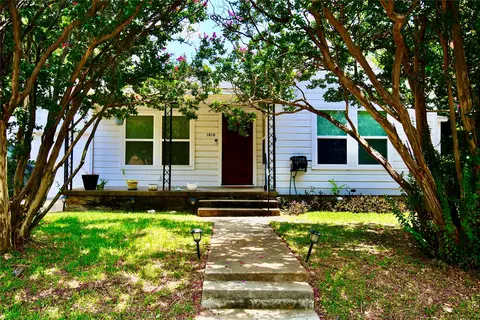 1010 N Elm St, Weatherford, TX 76086