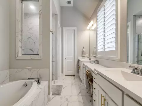 Bath - 1540 Jocelyn Dr, Haslet, TX 76052 photo 1 of 3