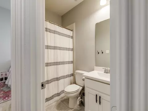 Bath - 1540 Jocelyn Dr, Haslet, TX 76052 photo 3 of 3