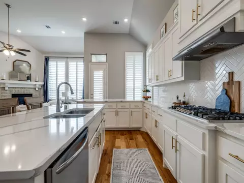 Kitchen - 1540 Jocelyn Dr, Haslet, TX 76052 photo 2 of 3
