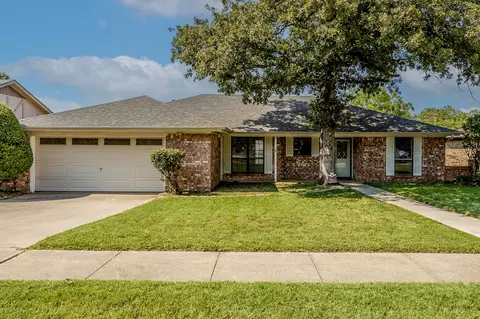 609 Steeplechase Dr, Bedford, TX 76021
