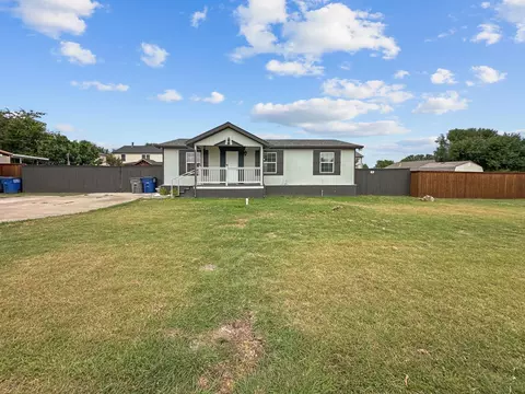 207 Hillside Beach Dr, Little Elm, TX 75068