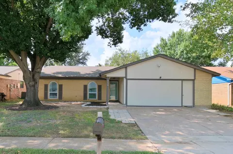 6636 Starnes Rd, Watauga, TX 76148
