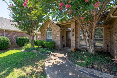 2104 Knob Hill Dr, Corinth, TX 76210