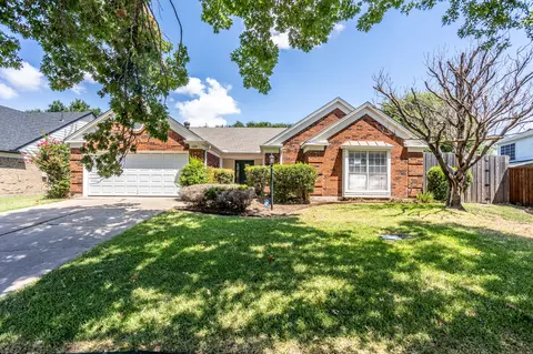 224 Commonwealth Cir, Grand Prairie, TX 75052