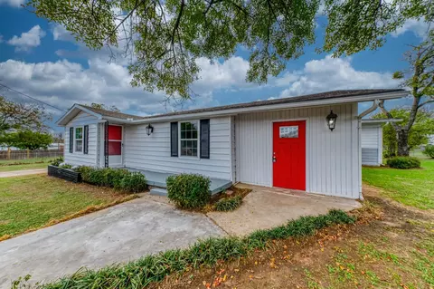 513 20th St SW, Mineral Wells, TX 76067