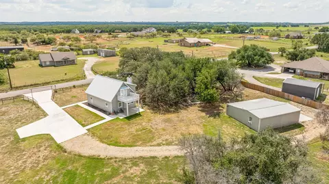 9922 Reynolds Rd, Lipan, TX 76462
