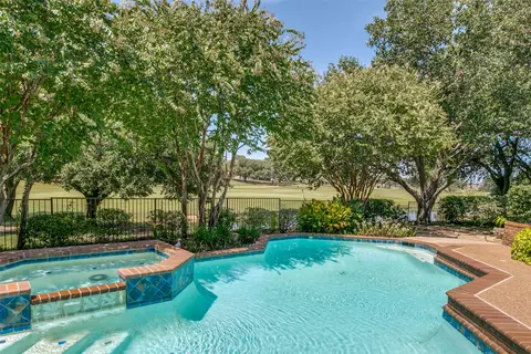 700 Creekside Ct, Irving, TX 75063