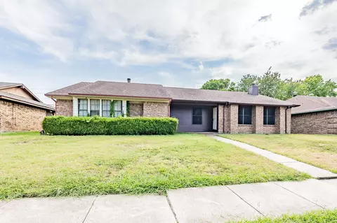 214 E Amberway Ln, Garland, TX 75040
