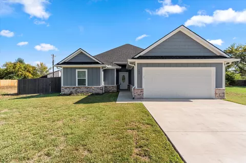 597 Kontiki Dr, Tool, TX 75143