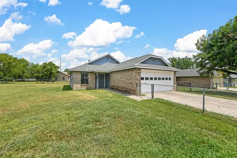 2913 Weston Dr, Denton, TX 76209