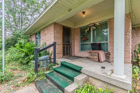 725 31st St NE, Grand Prairie, TX 75050