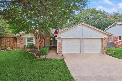 816 Morning Glory Ln, Bedford, TX 76021