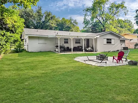 514 Ravenwood Dr, Athens, TX 75751