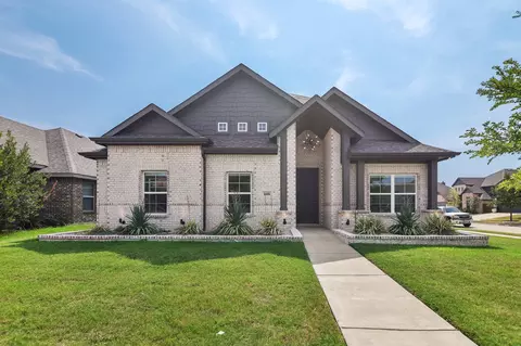 1608 Overland Dr, Waxahachie, TX 75165