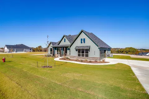 212 Basalt Ln, Azle, TX 76020