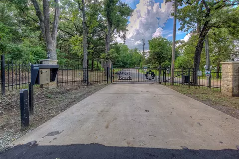 4376 W Beach Dr, Greenville, TX 75402