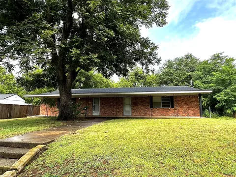 304 3rd St SW #306, Paris, TX 75460