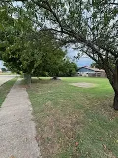 111 E Mildred Ln, Benbrook, TX 76126 photo 4
