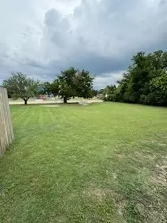 111 E Mildred Ln, Benbrook, TX 76126 photo 2