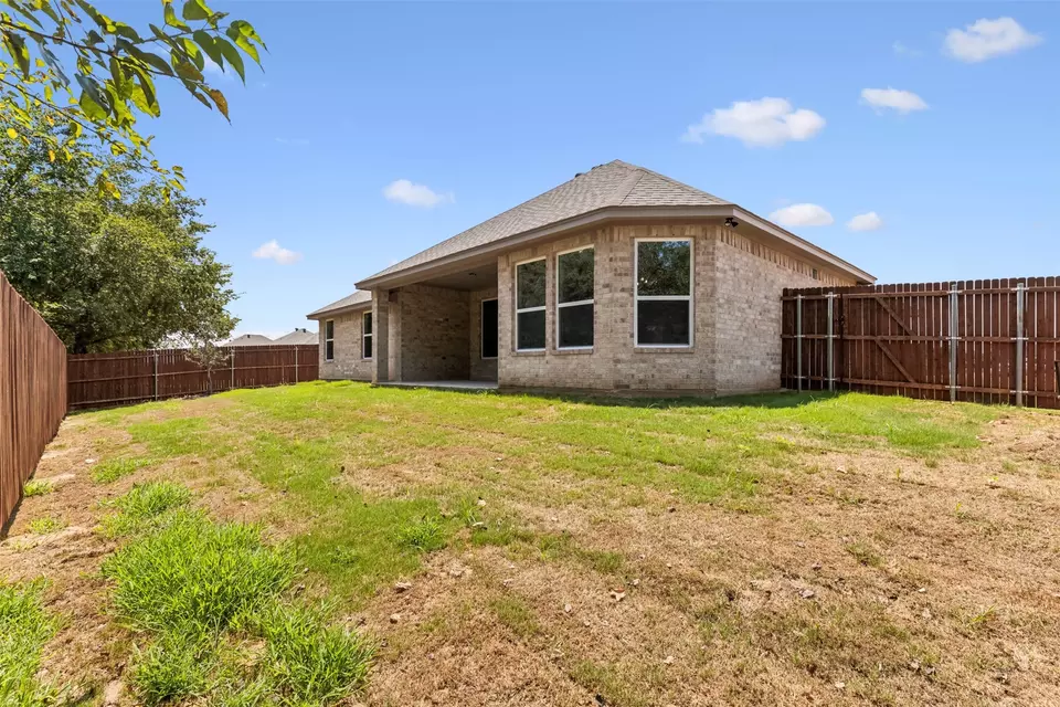 Exterior - 736 Jameson, Springtown, TX 76082 photo 6 of 8