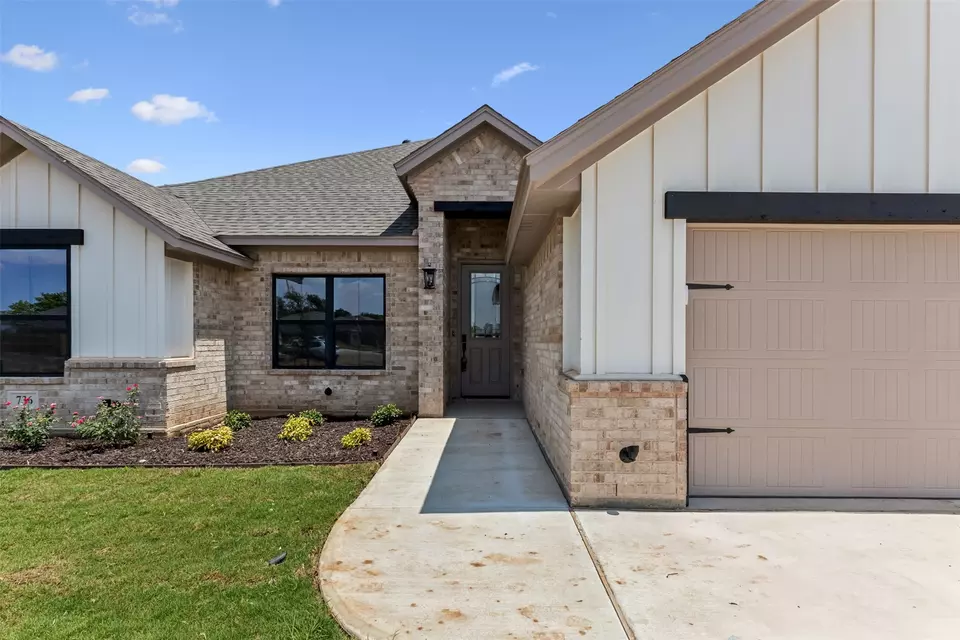 Exterior - 736 Jameson, Springtown, TX 76082 photo 5 of 8