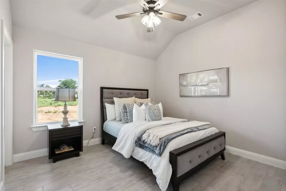 Bedroom - 736 Jameson, Springtown, TX 76082 photo 4 of 6