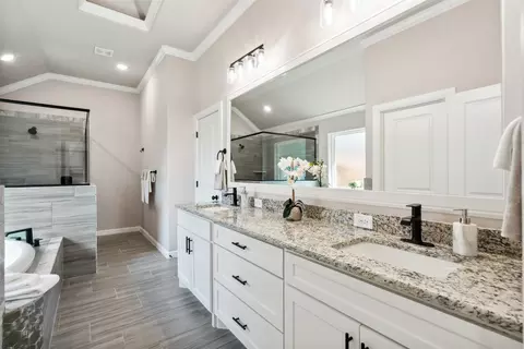 Bath - 736 Jameson, Springtown, TX 76082 photo 1 of 6