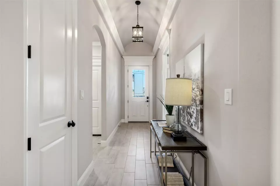 Entry Way - 736 Jameson, Springtown, TX 76082 photo 2 of 5