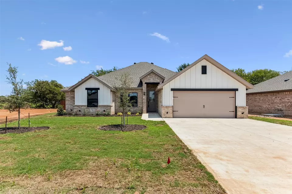 Exterior - 736 Jameson, Springtown, TX 76082 photo 2 of 8