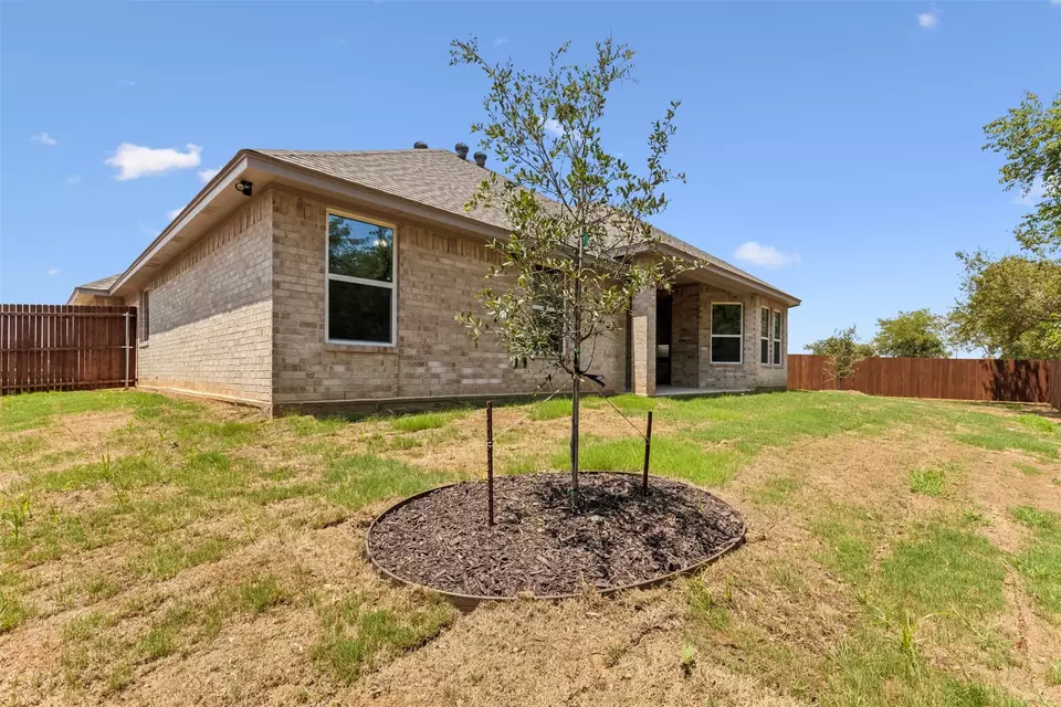 Exterior - 736 Jameson, Springtown, TX 76082 photo 7 of 8