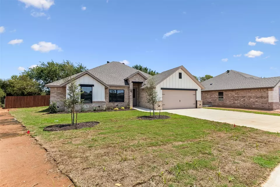 Exterior - 736 Jameson, Springtown, TX 76082 photo 4 of 8