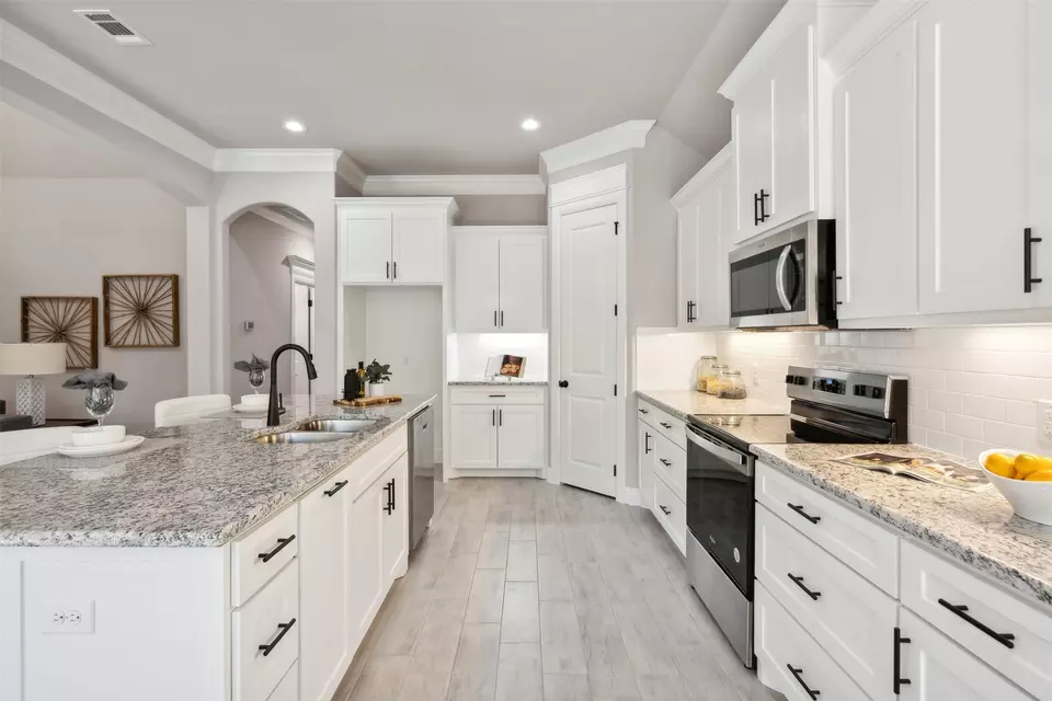 Kitchen - 736 Jameson, Springtown, TX 76082 photo 3 of 5