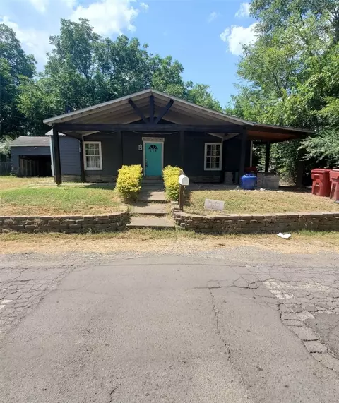 218 E 12th St, Bonham, TX 75418