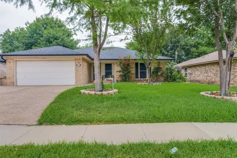 1040 Westcliff Ave, Saginaw, TX 76179