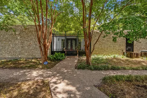 3921 Overton Park Dr E, Fort Worth, TX 76109
