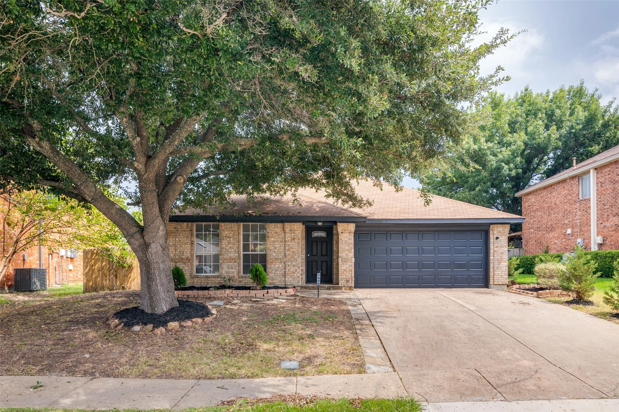 3406 Tulip Ln  