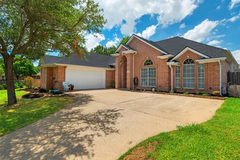 2301 Eric Ln, Mansfield, TX 76063