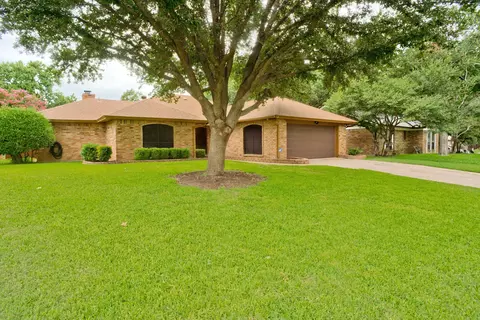 7628 Pear Tree Ln, Fort Worth, TX 76133