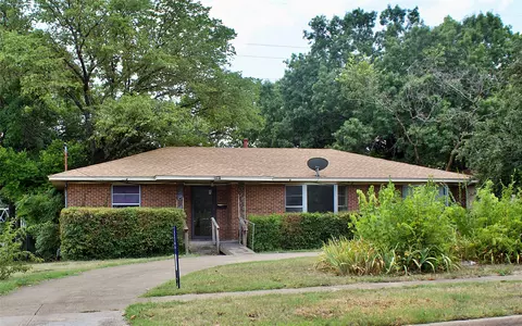 2650 Southwood Dr, Dallas, TX 75233