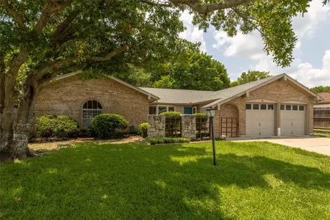 5904 Rayburn Dr, Fort Worth, TX 76133