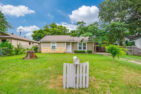 1142 Alvarado St, Cleburne, TX 76031