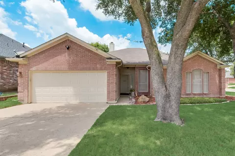 1101 Pierce Arrow Dr, Arlington, TX 76001