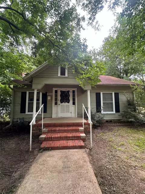 927 5th St SE, Paris, TX 75460