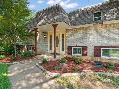 1703 Spring Lake Dr, Arlington, TX 76012