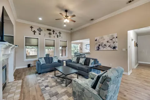 1044 Chesapeake Dr, Mansfield, TX 76063