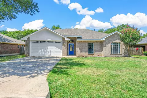 1810 Sharon Dr, Corinth, TX 76210