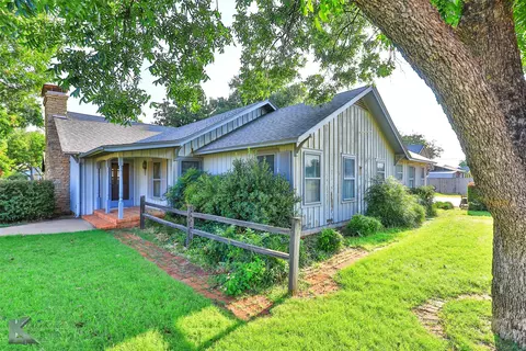 360 S 11th Ave, Munday, TX 76371